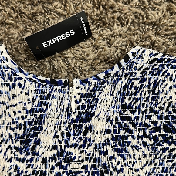 NWT Express Short Sleeve Patterned peplum top - Picture 6 of 6